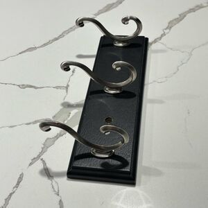 Black Decorative Scroll Die-cast Zinc Metal Silver 3-Hook Wall Hooks Fiberboard